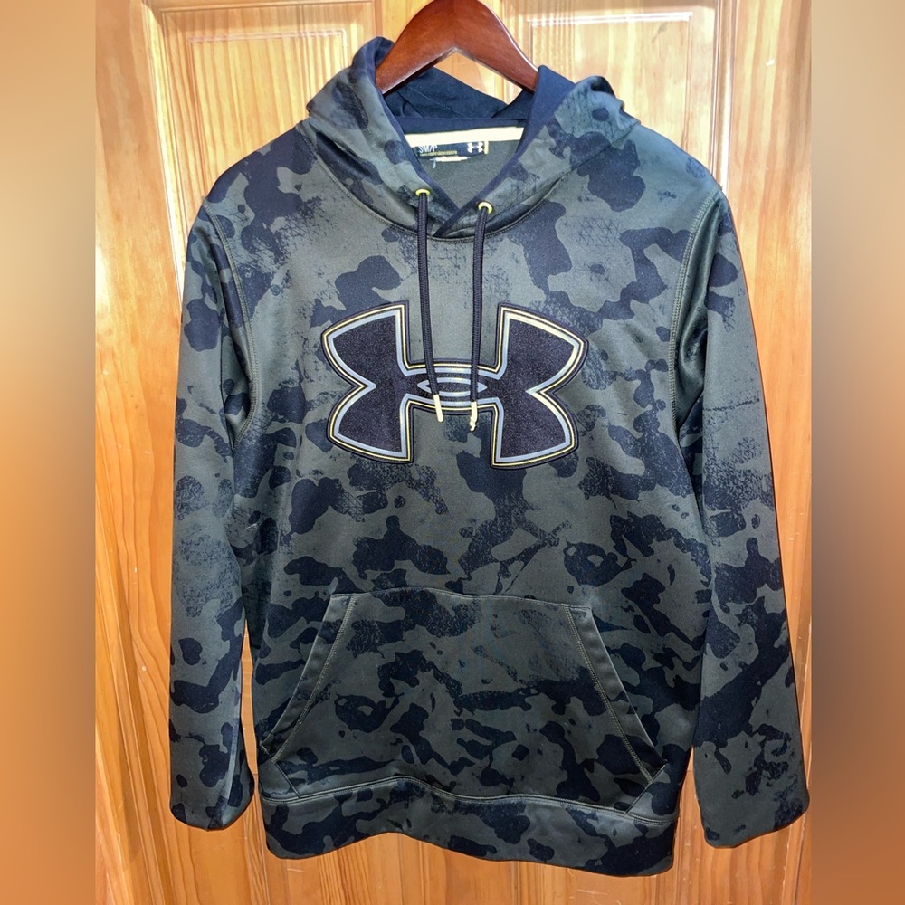 UNDER ARMOUR Camo Hoodie - size small